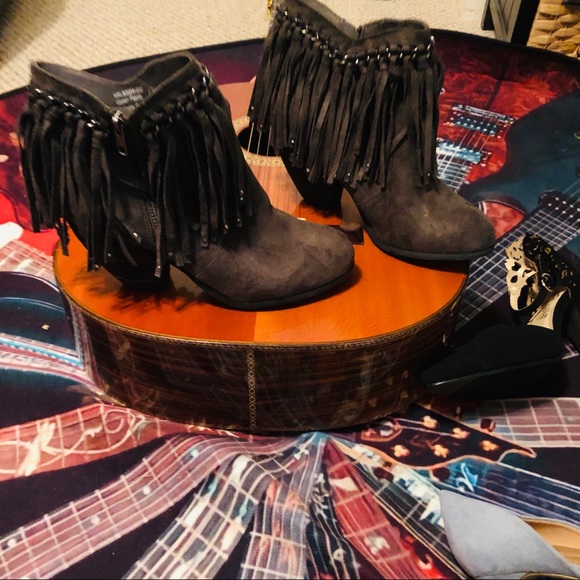 SALE!!! Frisky Fringed Not Rated Suede Gray Booties! - Picture 2 of 13